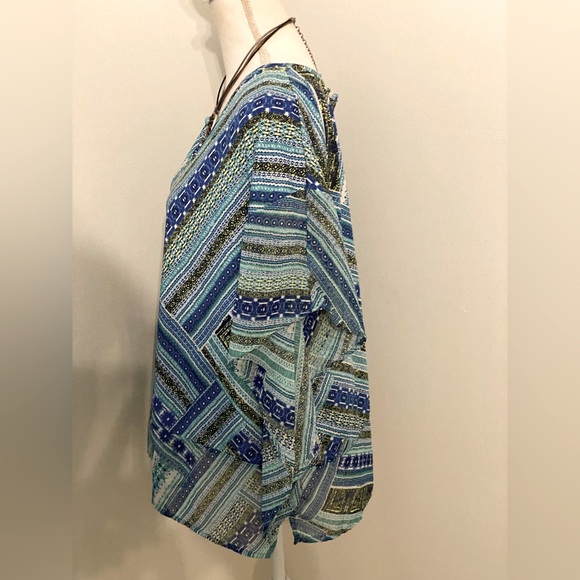 Multicolor Patterned Women's Top - Picture 15 of 16